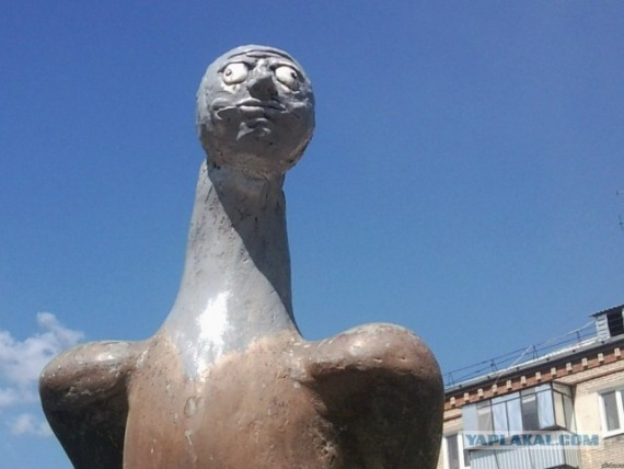 Челябинские скульпторы восстановили монумент орлу